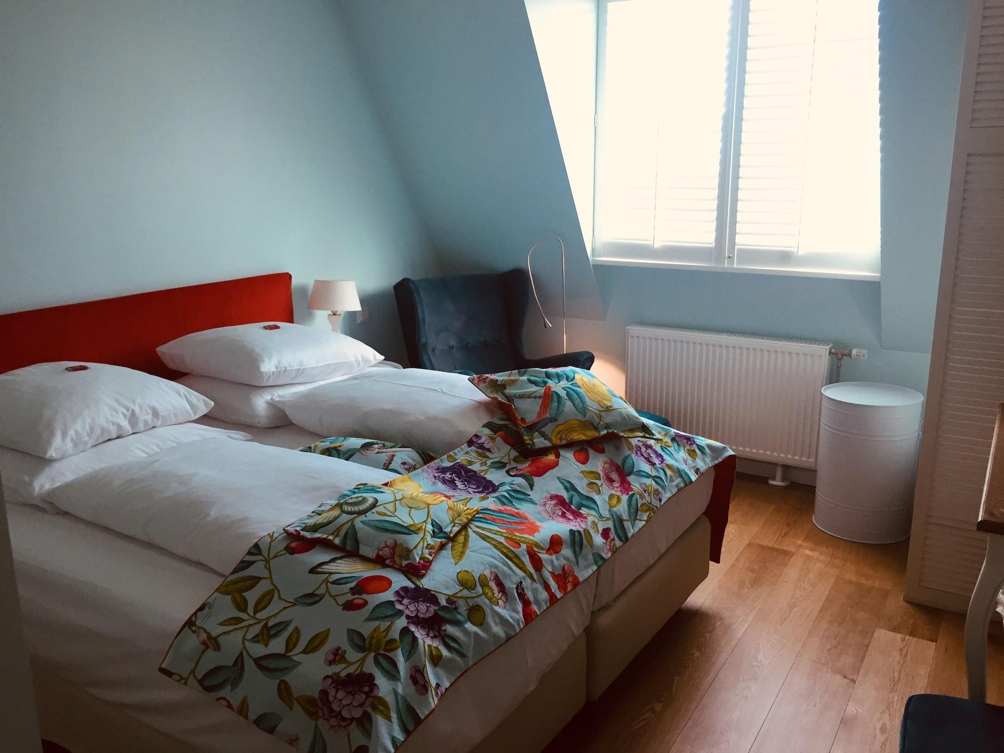 Hotel In 3*